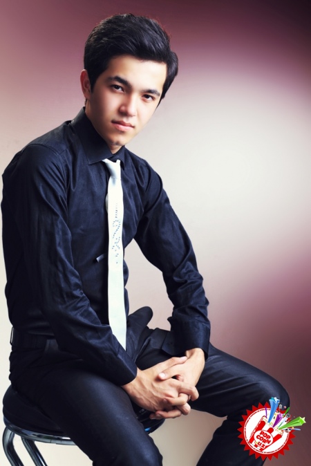 Ёш истеъдод соҳиби Шахбозбек Элназаров “Қарамади ёр” дея хониш қилмоқда