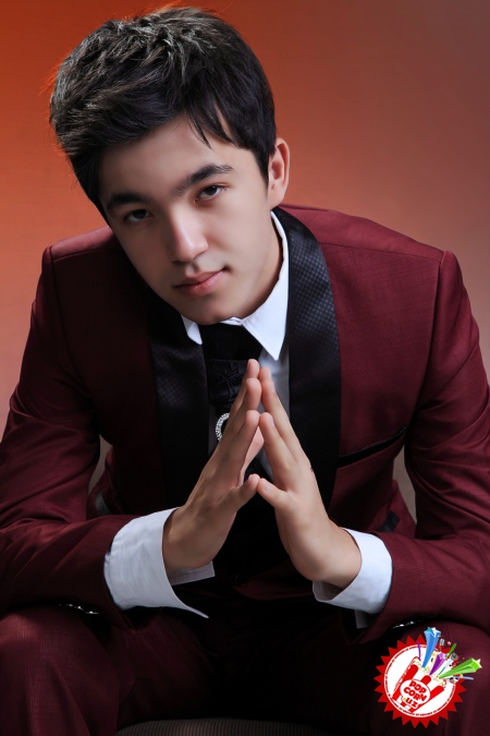 Ёш истеъдод соҳиби Шахбозбек Элназаров “Қарамади ёр” дея хониш қилмоқда