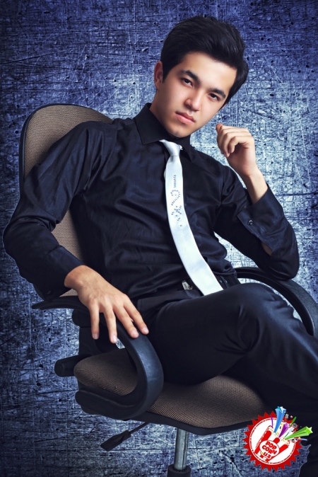 Ёш истеъдод соҳиби Шахбозбек Элназаров “Қарамади ёр” дея хониш қилмоқда