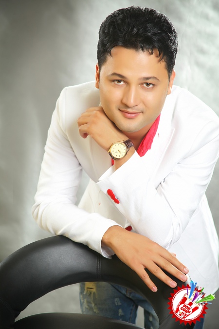 Шароф Муқимовдан тез кунда кетма-кет янги премьера тароналарини қарши оласиз