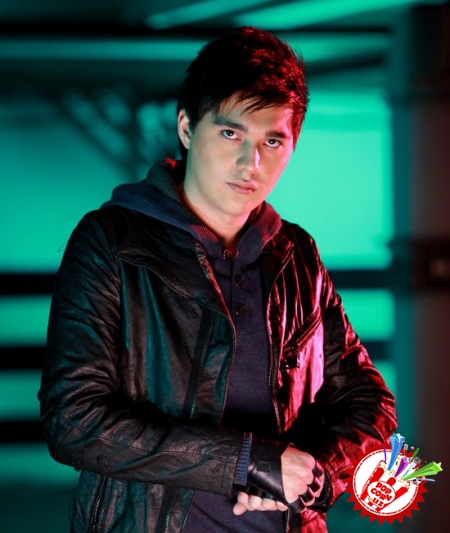 Фарруҳ Комилов янги таронасини тақдим этди