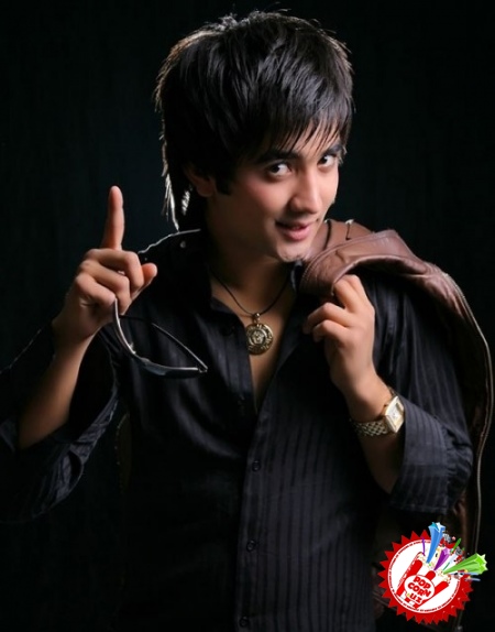 Азиз Раметов мухлисларга катта туҳфа тайёрламоқда