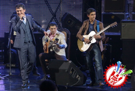 “Серенада” ижод гуруҳи... Бутунлай жонли ижрода бўлиб ўтган концерт... “Бу ҳақиқий байрам”