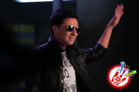 Эртага... Истеъдодли ҳонанда Шоҳруҳ Мирзо ва Дилсўздан дуэт тарона