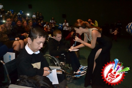 Лола болаларга бир олам қувонч бағишлади