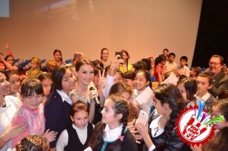 Лола болаларга бир олам қувонч бағишлади