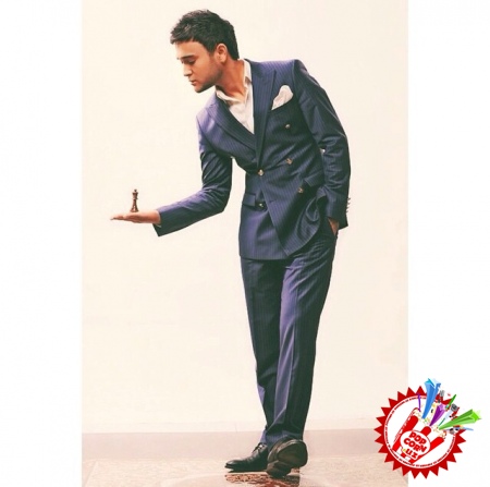 Шоҳруҳхон кўк кўзли қизга ошиқми?