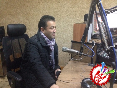 Ўзбекистонда хизмат кўрсатган артист Шуҳрат Қаюмов концерт дастури олдидан муҳлислари учун туҳфа тайёрлади