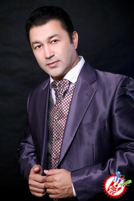 Ўзбекистонда хизмат кўрсатган артист Шуҳрат Қаюмов концерт дастури олдидан муҳлислари учун туҳфа тайёрлади