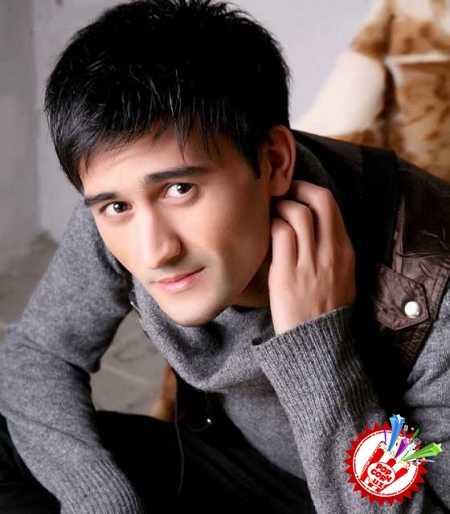 Ҳусан шоирликка қўл урмоқда...