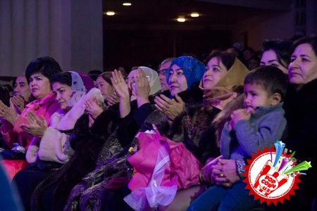 Шуҳрат Қаюмов яккаҳон концерт дастури учун профессионал даражада тайёргарлик кўрганининг гувоҳи бўлдик