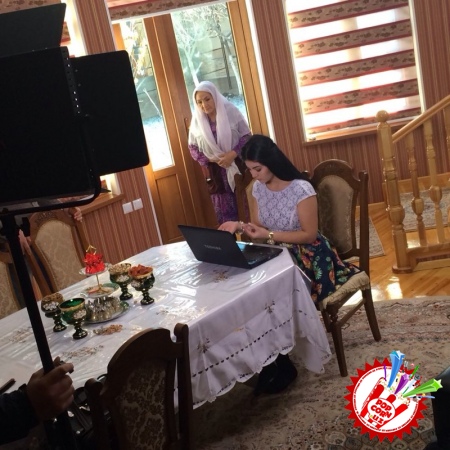 Моҳим янги йил учун туҳфалар тайёрламоқда