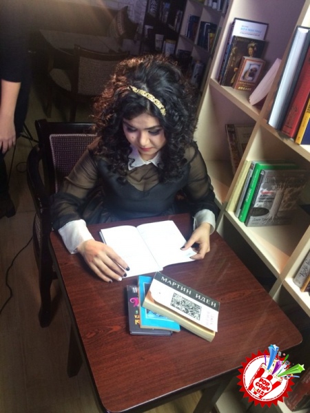 Моҳим янги йил учун туҳфалар тайёрламоқда