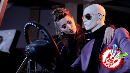 Каниза ўзининг навбатдаги “Шақиллама” деб номланган альбом тақдимотини ўтказди