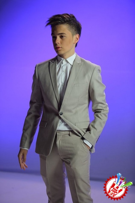 Клип суратга олдириш учун бир ой давомида профессионал рақсга тушишни ўрганган Далер