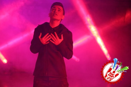 Клип суратга олдириш учун бир ой давомида профессионал рақсга тушишни ўрганган Далер