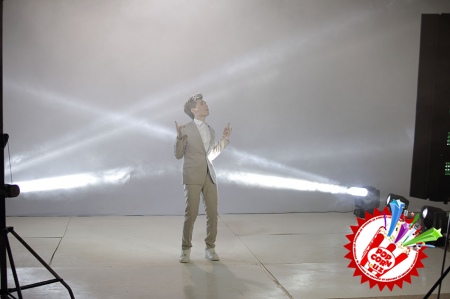 Клип суратга олдириш учун бир ой давомида профессионал рақсга тушишни ўрганган Далер