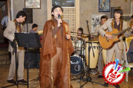 Акбар 10 йилликка туҳфалари бисёр