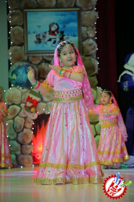 Янги йилга бағишланган дастурлар болаларга шодлик онларини тортиқ этди