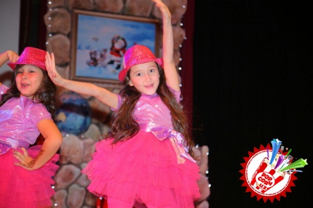 Янги йилга бағишланган дастурлар болаларга шодлик онларини тортиқ этди