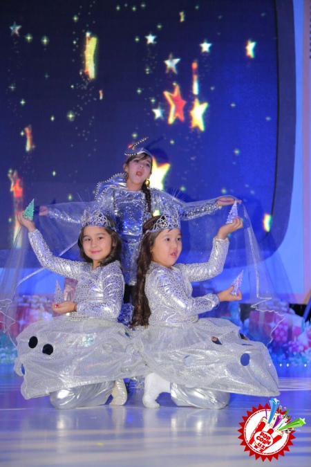 Янги йилга бағишланган дастурлар болаларга шодлик онларини тортиқ этди