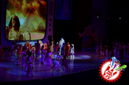 Янги йилга бағишланган дастурлар болаларга шодлик онларини тортиқ этди