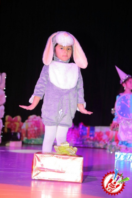 Янги йилга бағишланган дастурлар болаларга шодлик онларини тортиқ этди