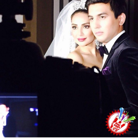 Муниса Ризаева... айримлар унга бахт тилашди, аммо, жахли чиққан ашаддий мухлислар ҳам бўлди...