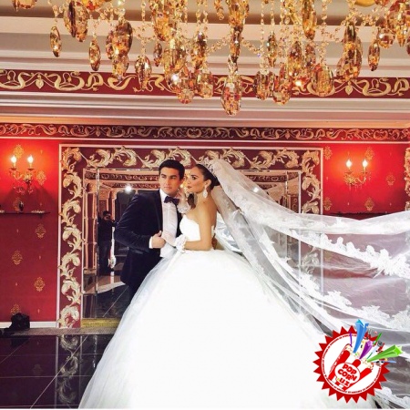 Муниса Ризаева... айримлар унга бахт тилашди, аммо, жахли чиққан ашаддий мухлислар ҳам бўлди...