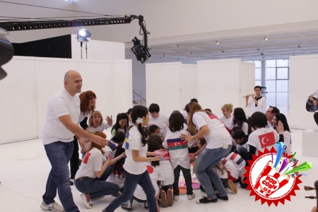 Лола ва Dj Piligrim UNICEF ташкилотининг мадҳияси учун клип суратга олинди