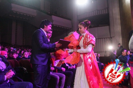 Санъат аҳли учун байрамга айланган оқшом “Йил қўшиғи-2014”