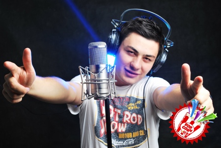 Зоирбек  миллий йўналишда  қўшиқ  куйлади “Эй нозанин”