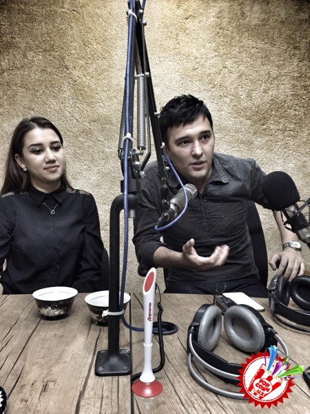 \"Сирли дуэт\" дея кўпчиликнинг эътиборига тушган тарона Сардор Раҳимхон ва Дилсўз ижросида