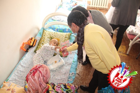 Ғубор оралаган қалбларга ҳурсандчилик бағишлаш истагида ҳайрли ишга қўл урилди