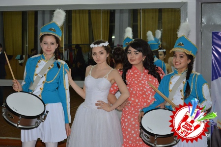 Эстрадамиз юлдузи Шоҳруҳхонни муборакбод этамиз