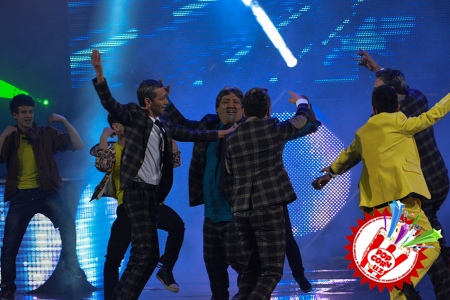 Эстрадамиз юлдузи Шоҳруҳхонни муборакбод этамиз