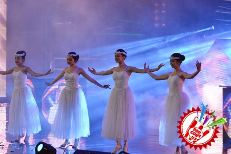 Эстрадамиз юлдузи Шоҳруҳхонни муборакбод этамиз