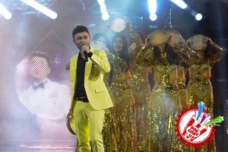 Эстрадамиз юлдузи Шоҳруҳхонни муборакбод этамиз