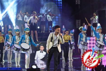 Эстрадамиз юлдузи Шоҳруҳхонни муборакбод этамиз