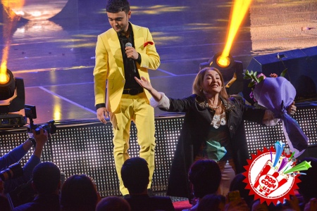 Эстрадамиз юлдузи Шоҳруҳхонни муборакбод этамиз