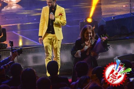 Эстрадамиз юлдузи Шоҳруҳхонни муборакбод этамиз