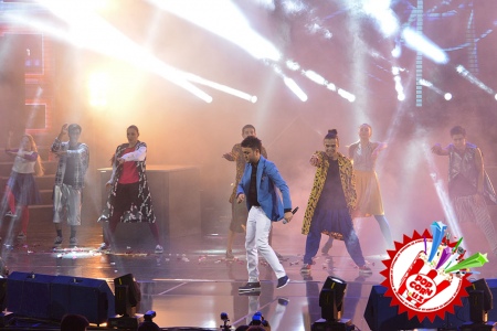 Эстрадамиз юлдузи Шоҳруҳхонни муборакбод этамиз