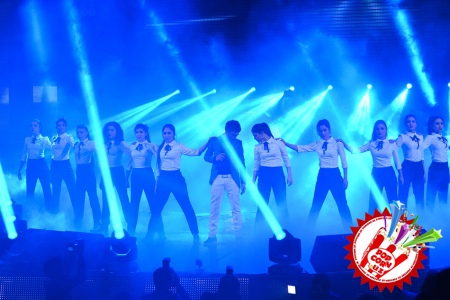 Эстрадамиз юлдузи Шоҳруҳхонни муборакбод этамиз