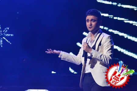 Эстрадамиз юлдузи Шоҳруҳхонни муборакбод этамиз