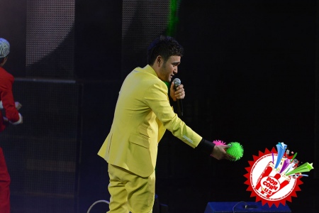 Эстрадамиз юлдузи Шоҳруҳхонни муборакбод этамиз