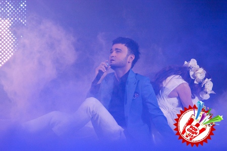 Эстрадамиз юлдузи Шоҳруҳхонни муборакбод этамиз