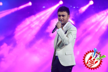 Эстрадамиз юлдузи Шоҳруҳхонни муборакбод этамиз