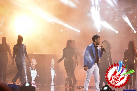 Эстрадамиз юлдузи Шоҳруҳхонни муборакбод этамиз