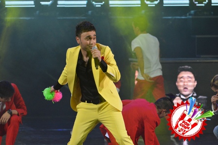 Эстрадамиз юлдузи Шоҳруҳхонни муборакбод этамиз