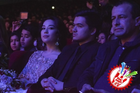 Эстрадамиз юлдузи Шоҳруҳхонни муборакбод этамиз